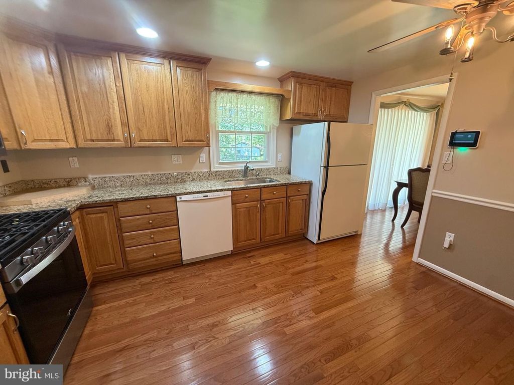 Image 6 of property listing at 4007 BREWSTER LN, Waldorf, MD 20601