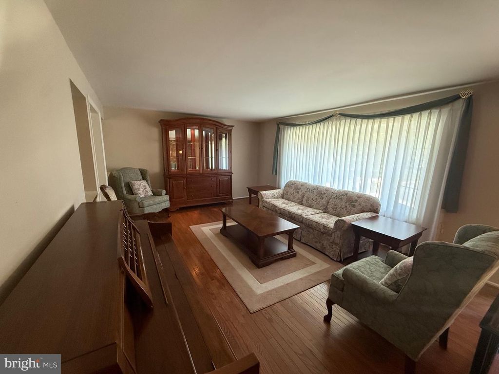 Image 7 of property listing at 4007 BREWSTER LN, Waldorf, MD 20601