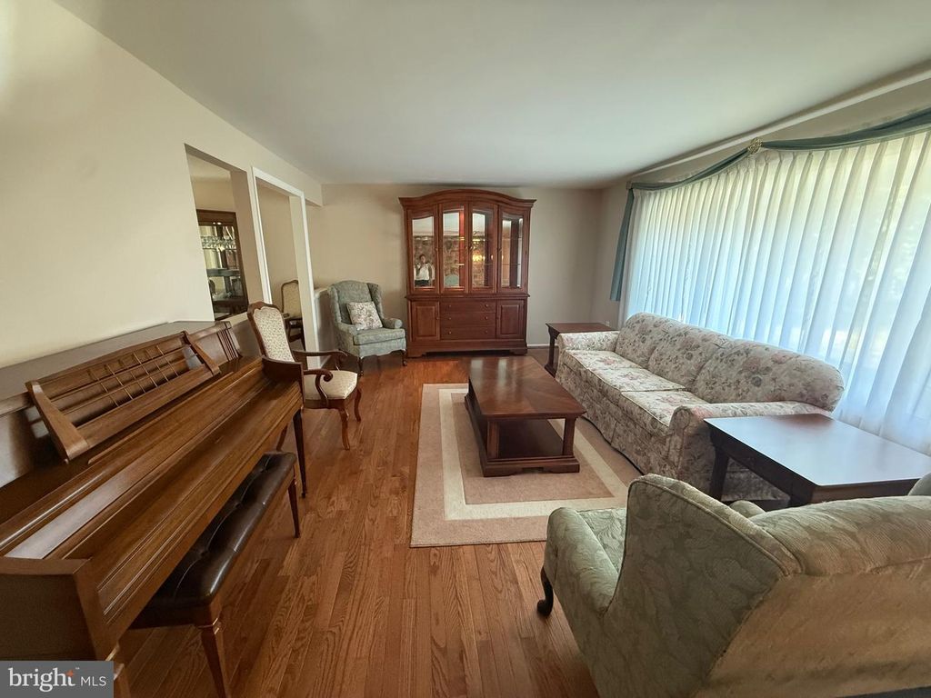 Image 8 of property listing at 4007 BREWSTER LN, Waldorf, MD 20601