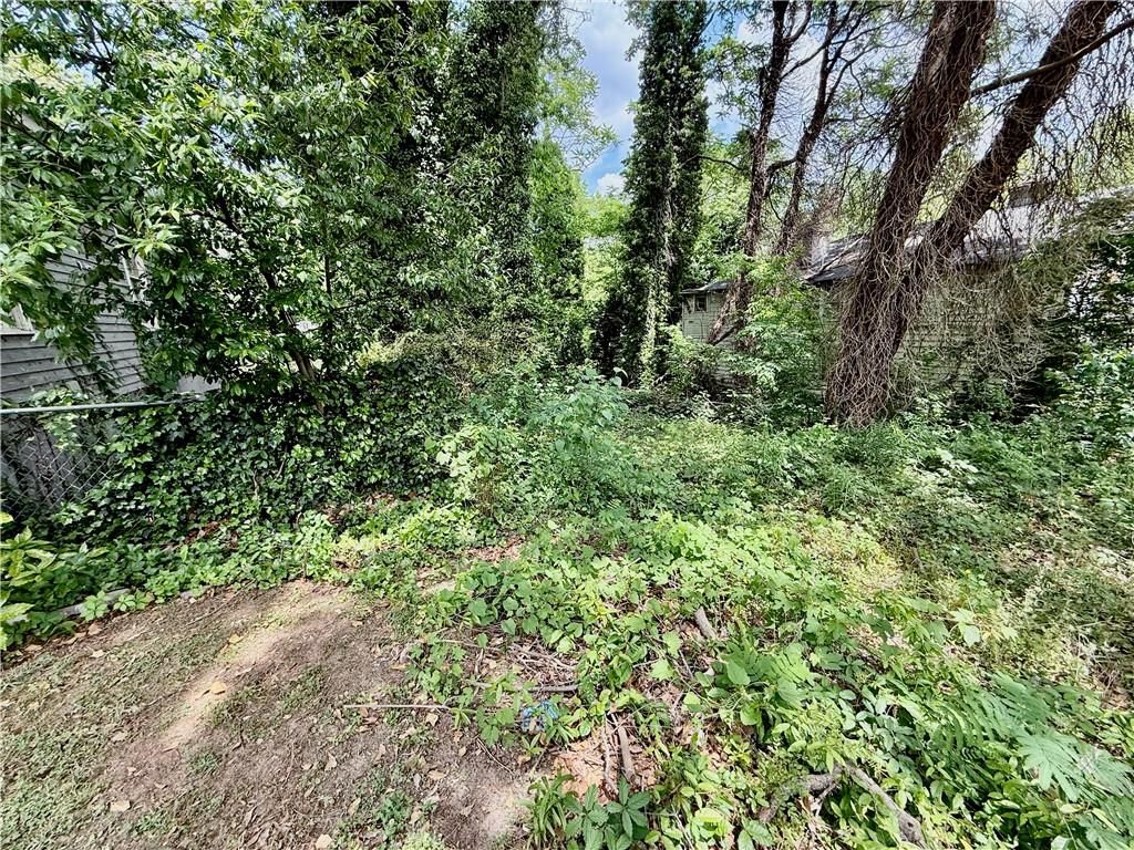 Image 11 of property listing at 1121 Hunter NW Place, Atlanta, GA 30314