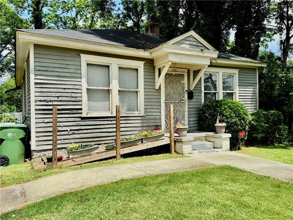 Image 2 of property listing at 1121 Hunter NW Place, Atlanta, GA 30314