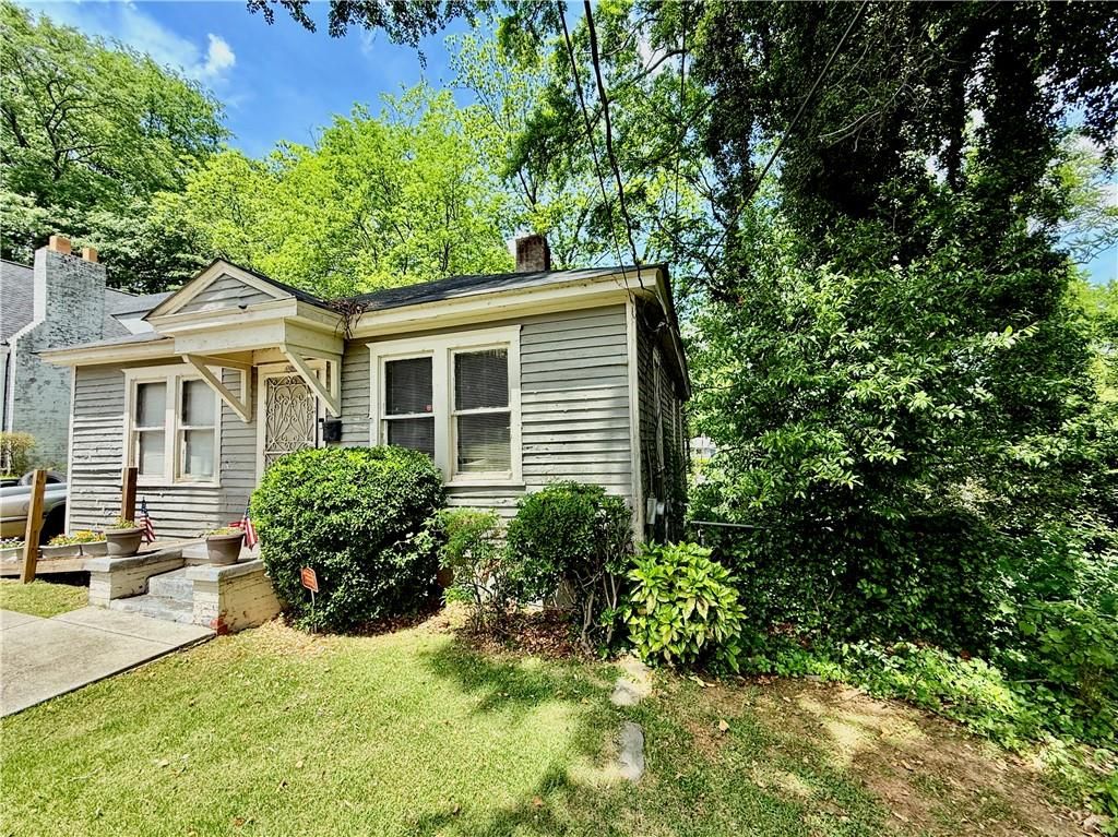 Image 4 of property listing at 1121 Hunter NW Place, Atlanta, GA 30314