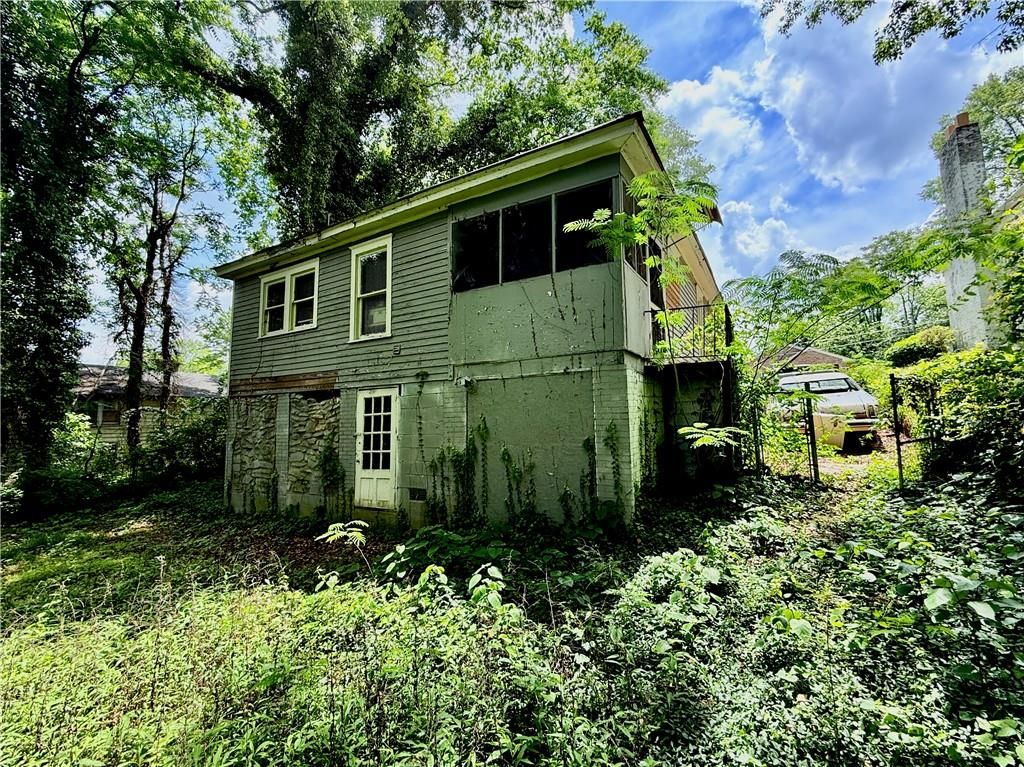 Image 7 of property listing at 1121 Hunter NW Place, Atlanta, GA 30314