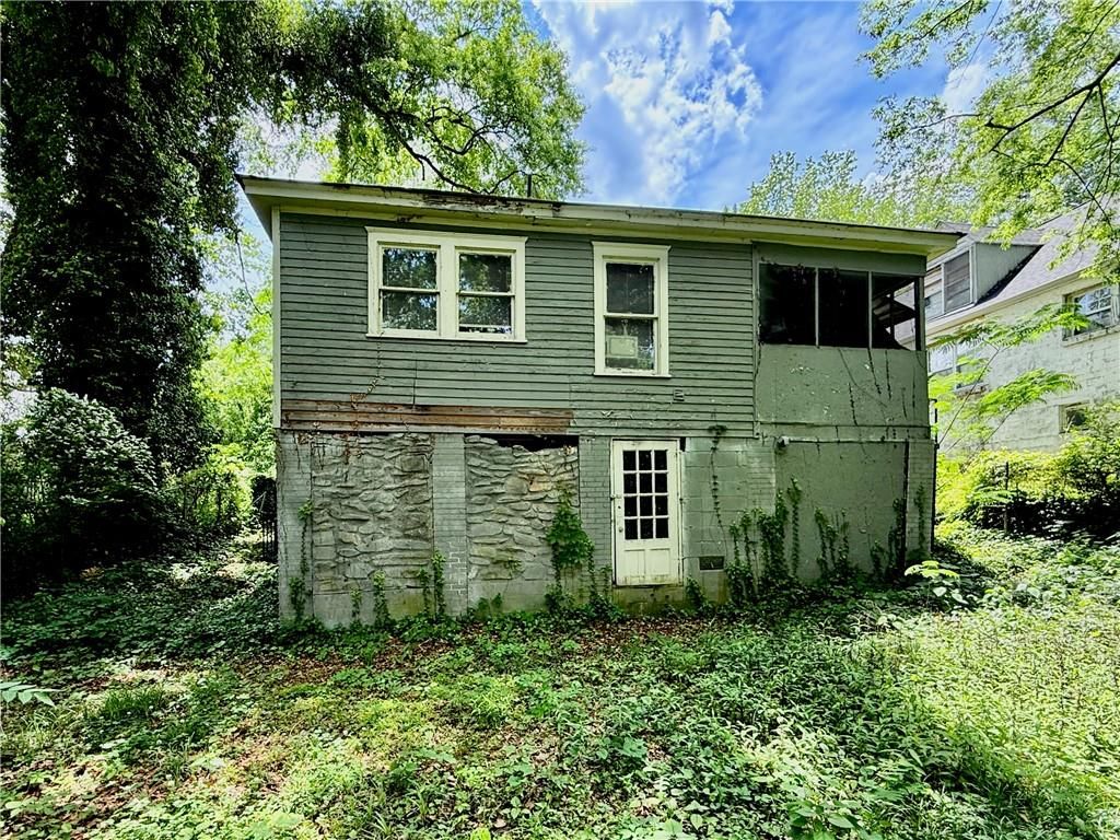 Image 8 of property listing at 1121 Hunter NW Place, Atlanta, GA 30314