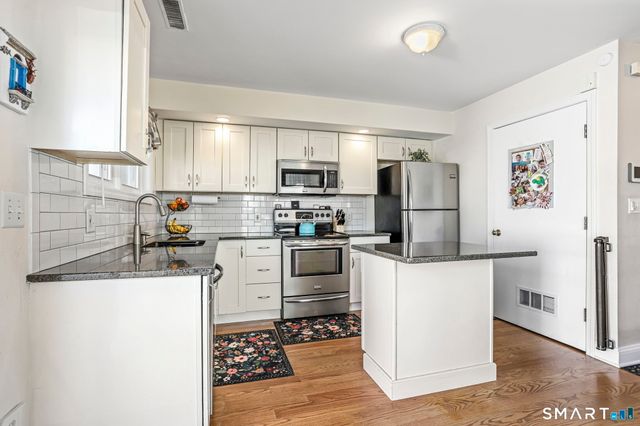 4 Seabreeze Avenue B, Milford, CT 06460