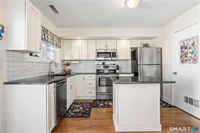 4 Seabreeze Avenue B, Milford, CT 06460