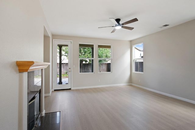 2921 Compton Pl, Tracy, CA 95377