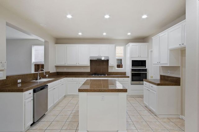 2921 Compton Pl, Tracy, CA 95377