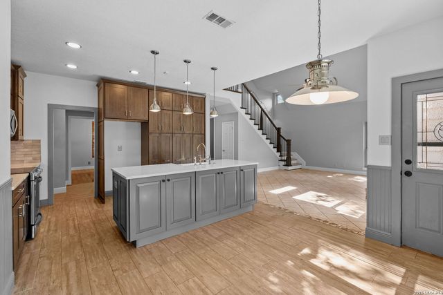 16422 Pemcanyon, San Antonio, TX 78240