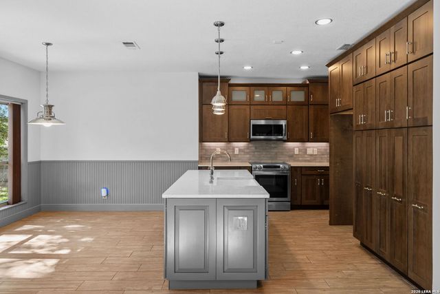 16422 Pemcanyon, San Antonio, TX 78240