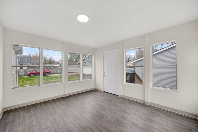 3932 2nd Avenue, Des Moines, IA 50313