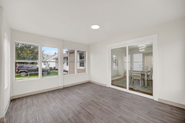 3932 2nd Avenue, Des Moines, IA 50313