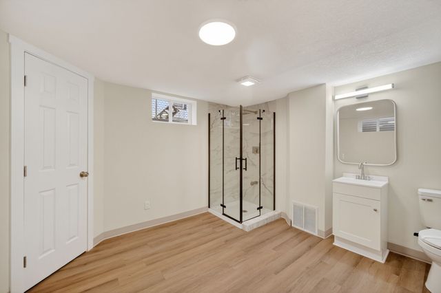 3932 2nd Avenue, Des Moines, IA 50313