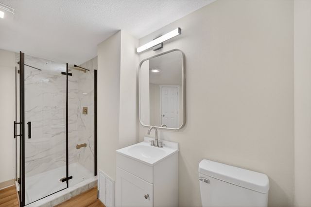 3932 2nd Avenue, Des Moines, IA 50313