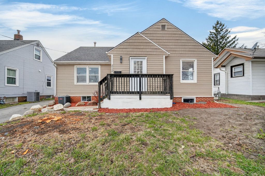 3932 2nd Avenue, Des Moines, IA 50313