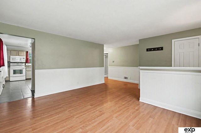 1713 N 70 Avenue, Omaha, NE 68104