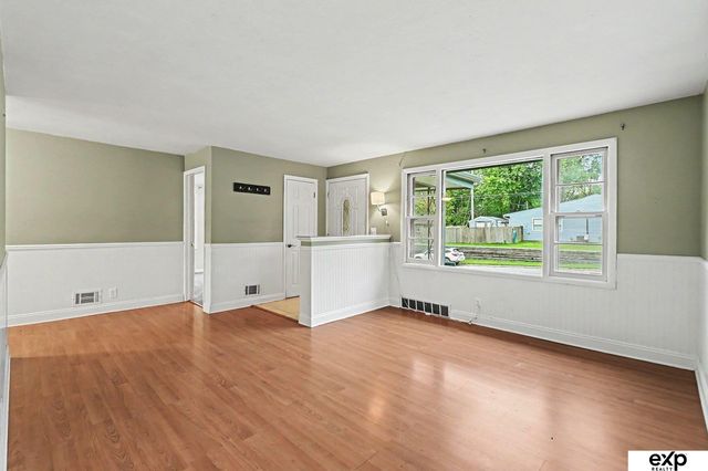 1713 N 70 Avenue, Omaha, NE 68104