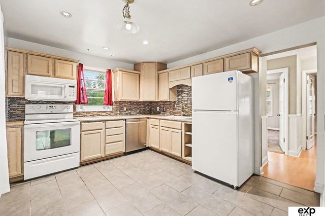 1713 N 70 Avenue, Omaha, NE 68104