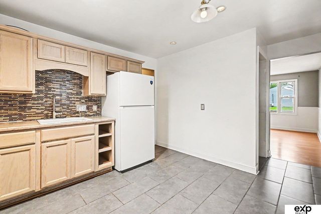 1713 N 70 Avenue, Omaha, NE 68104