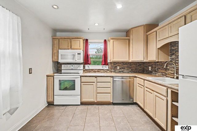 1713 N 70 Avenue, Omaha, NE 68104