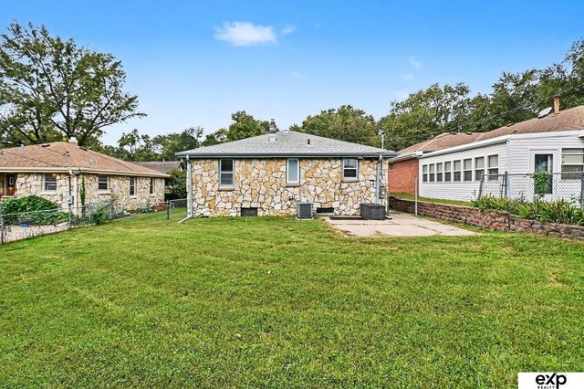 1713 N 70 Avenue, Omaha, NE 68104