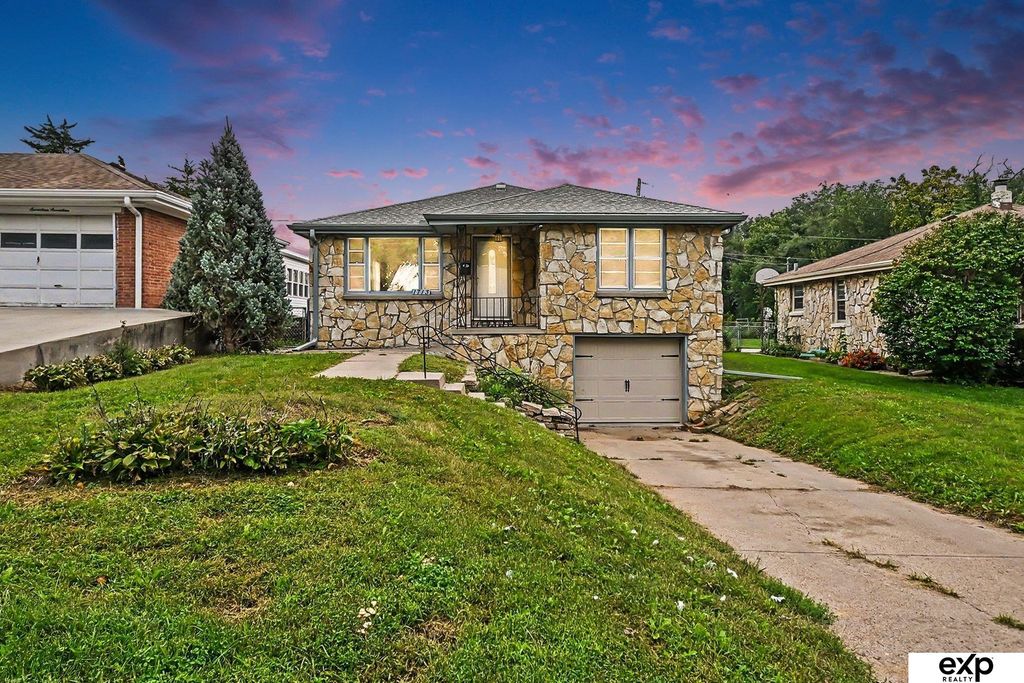 1713 N 70 Avenue, Omaha, NE 68104