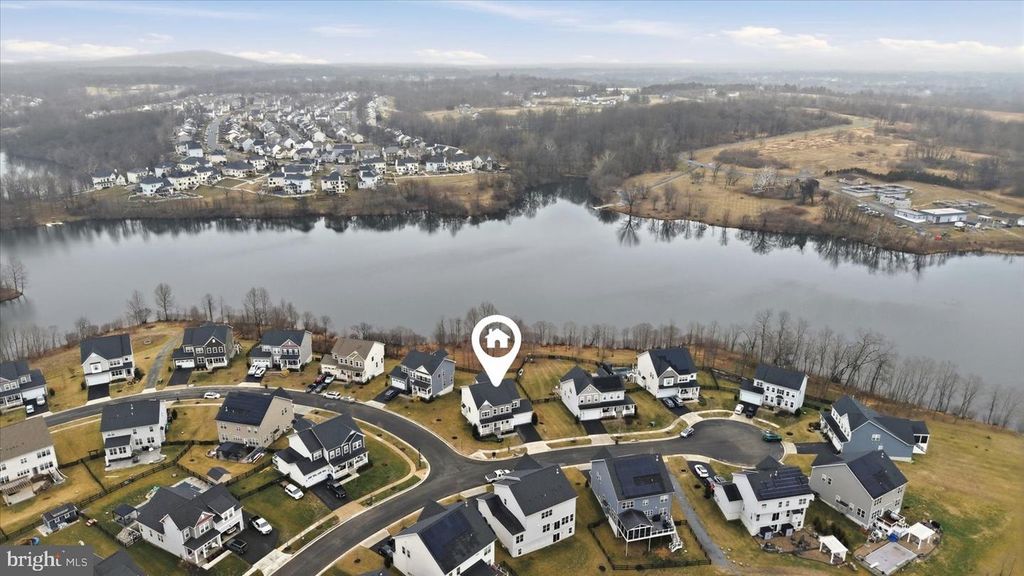 Image 1 of property listing at 35898 QUANTUM PL, Round Hill, VA 20141