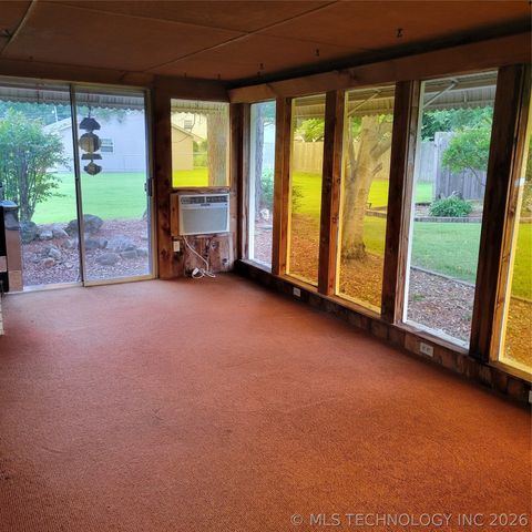1302 SE 12th Street, Wagoner, OK 74467