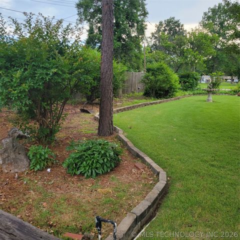 1302 SE 12th Street, Wagoner, OK 74467