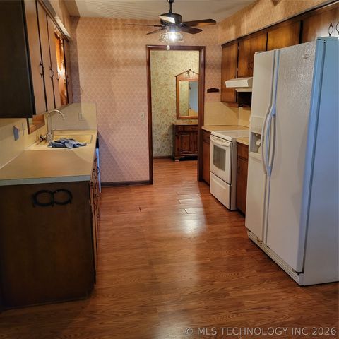 1302 SE 12th Street, Wagoner, OK 74467