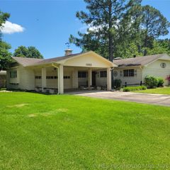 1302 SE 12th Street, Wagoner, OK 74467