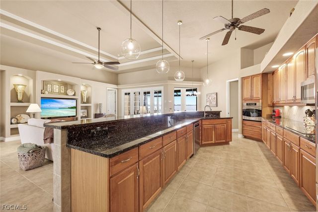 1028 Dolphin DR, Cape Coral, FL 33904