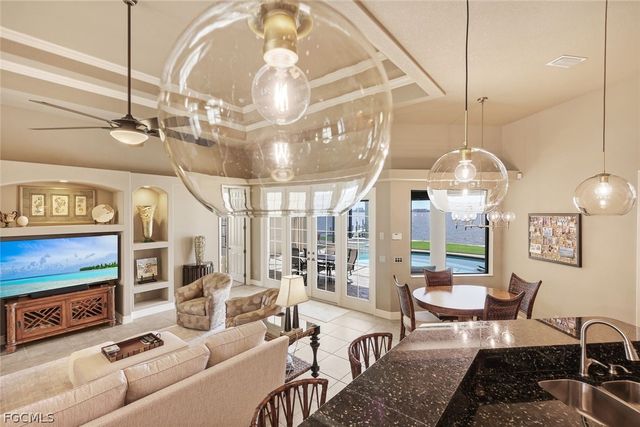 1028 Dolphin DR, Cape Coral, FL 33904