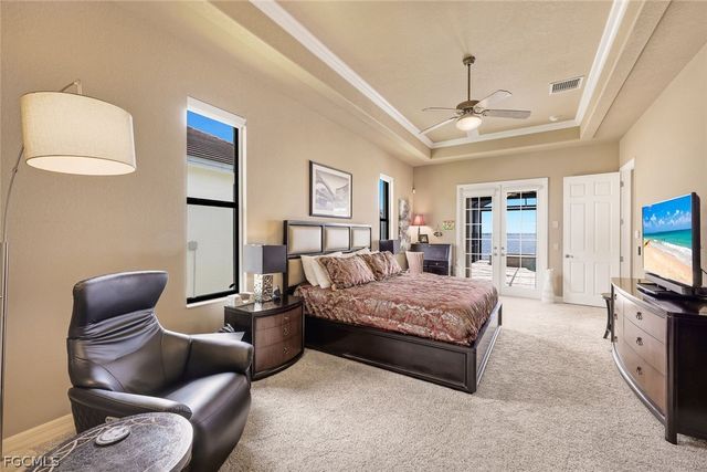 1028 Dolphin DR, Cape Coral, FL 33904