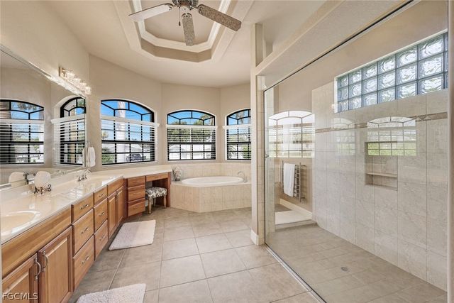 1028 Dolphin DR, Cape Coral, FL 33904