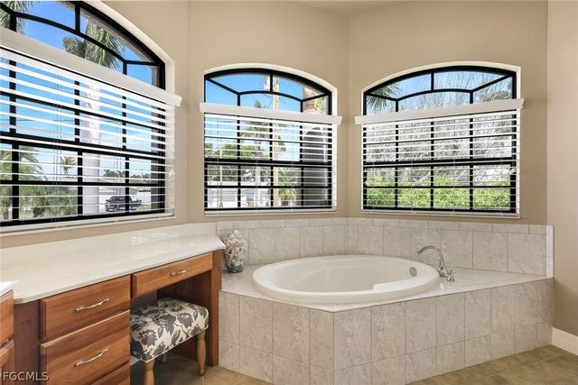 1028 Dolphin DR, Cape Coral, FL 33904