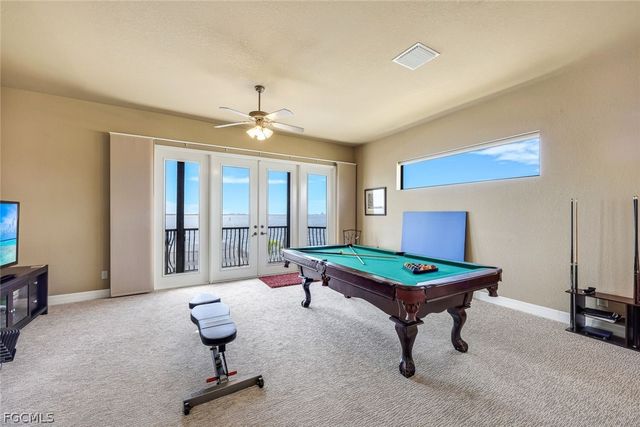 1028 Dolphin DR, Cape Coral, FL 33904