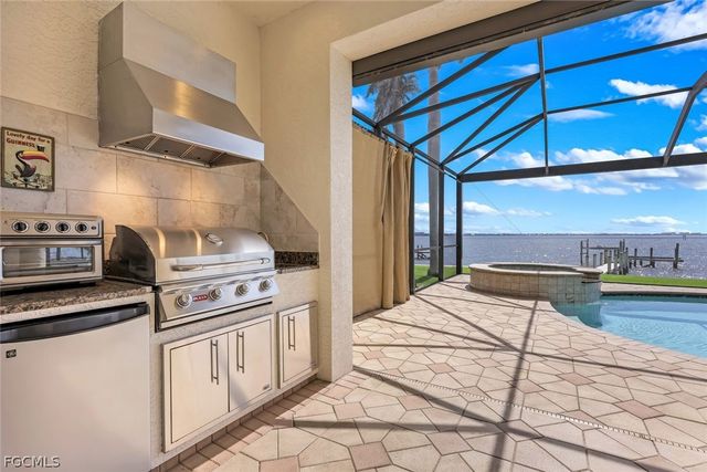 1028 Dolphin DR, Cape Coral, FL 33904