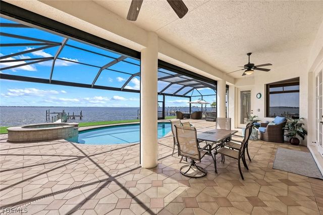 1028 Dolphin DR, Cape Coral, FL 33904