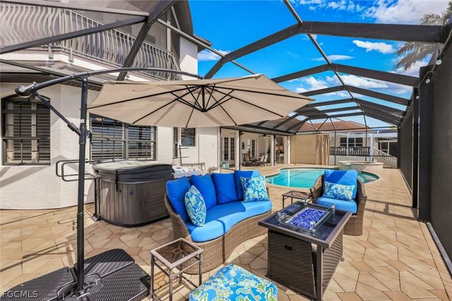 1028 Dolphin DR, Cape Coral, FL 33904