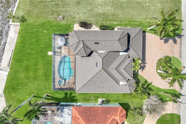 1028 Dolphin DR, Cape Coral, FL 33904