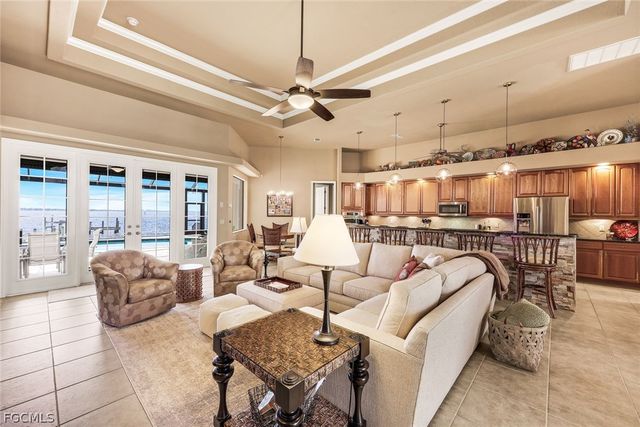 1028 Dolphin DR, Cape Coral, FL 33904