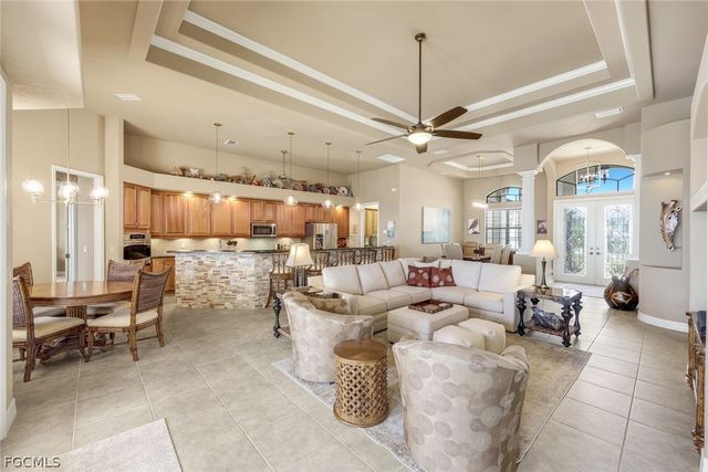 1028 Dolphin DR, Cape Coral, FL 33904