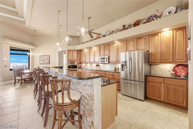 1028 Dolphin DR, Cape Coral, FL 33904