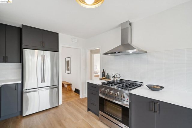 4261 Suter Street, Oakland, CA 94619