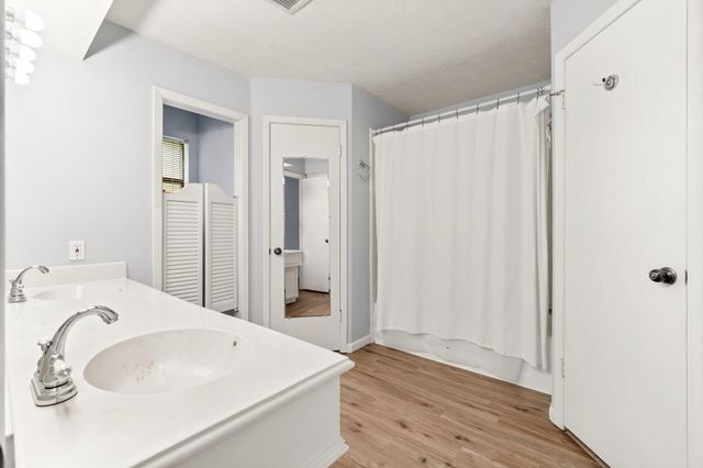 29 W Torch Pine Circle W, The Woodlands, TX 77381