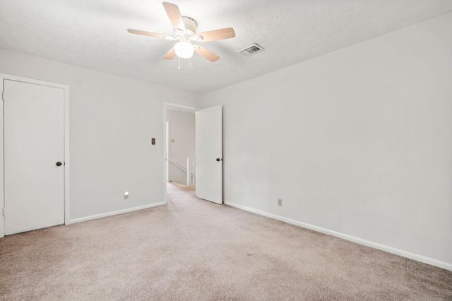 29 W Torch Pine Circle W, The Woodlands, TX 77381