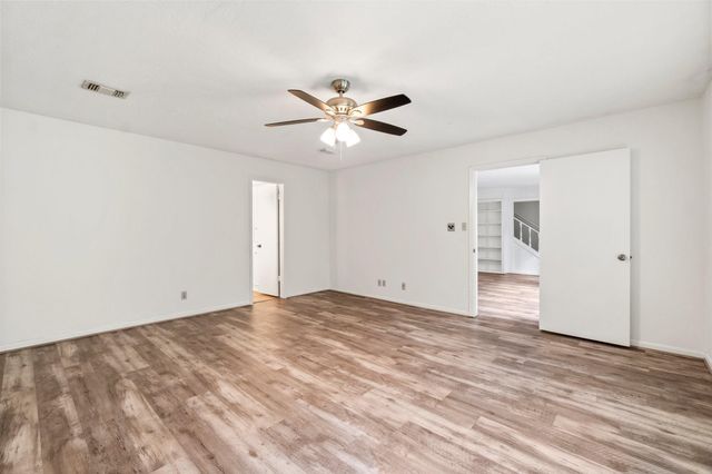 29 W Torch Pine Circle W, The Woodlands, TX 77381