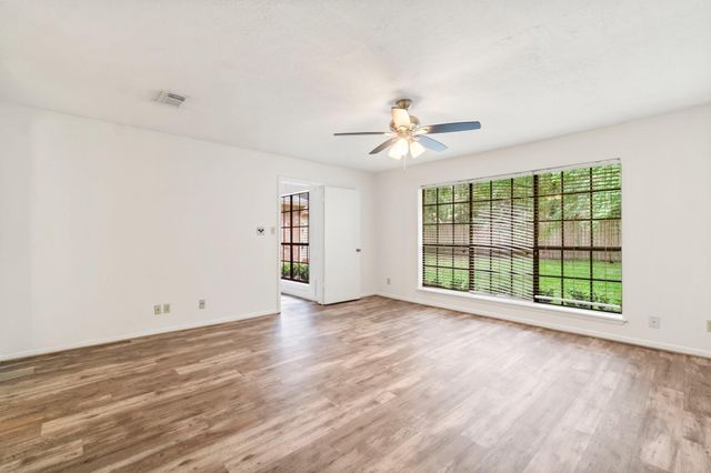 29 W Torch Pine Circle W, The Woodlands, TX 77381
