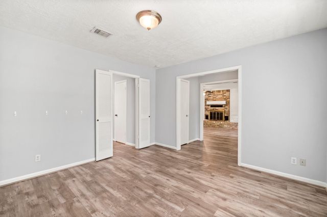 29 W Torch Pine Circle W, The Woodlands, TX 77381